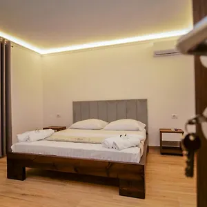  Bed & Breakfast Fatos Qama Albanië